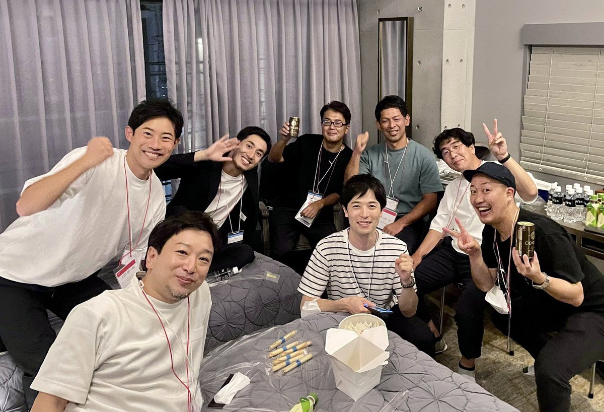 tocio_yama's tweet photo. 昨夜の一コマ。
クラフテッドなものづくりに燃える仲間たちで語り合えて楽しかったなぁ。
#nodehotel #京都
@yudemen @DaisukeYamazaki @nishizawa8 @seiichiro_ueda @YamasakiShogo https://t.co/ve9zbcM50X