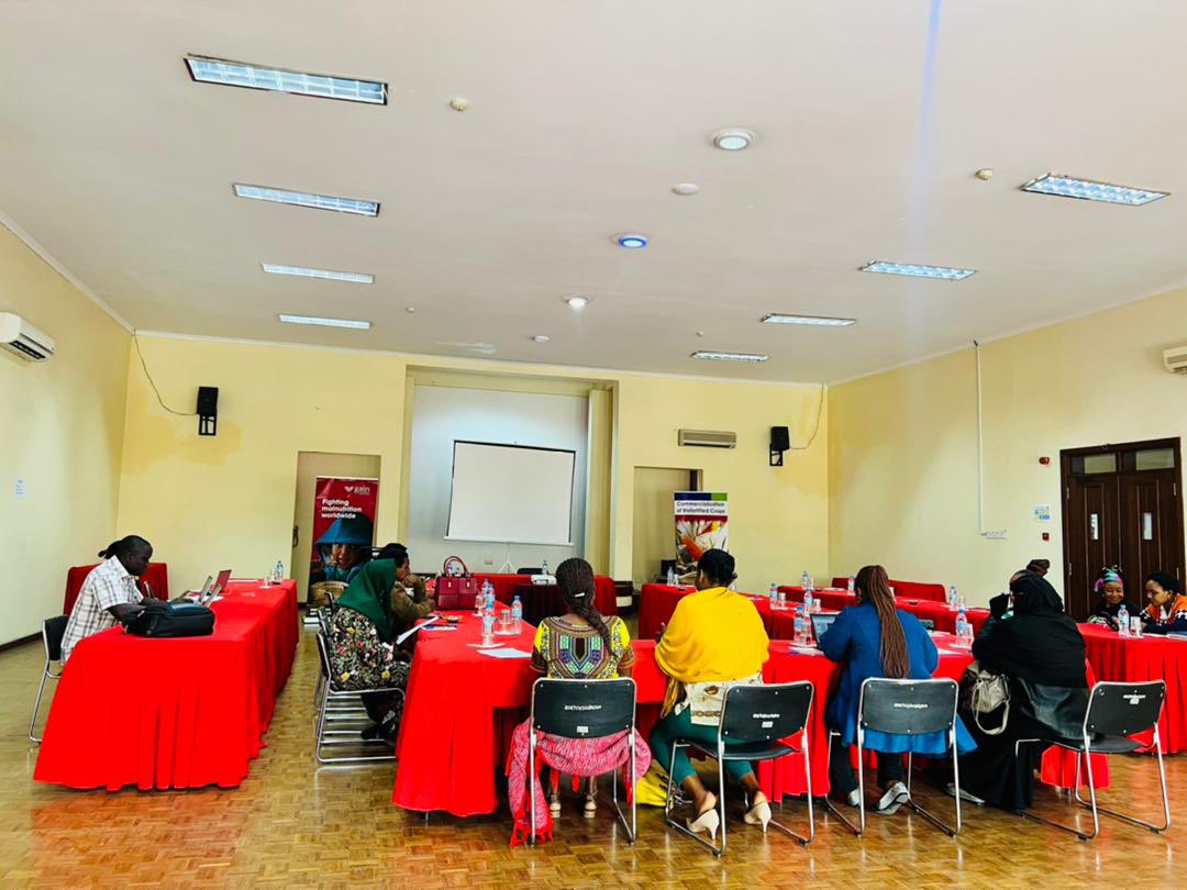 GAIN_TANZANIA's tweet photo. CBC team is in Arusha today training processors &amp; suppliers of Pro vitamin A maize products &amp; provide linkages to the farmers from Simanjiro and Hai. Additionally, financial institutions will train the SMES on various financial services opportunities available for them. https://t.co/hFLolwxrvE