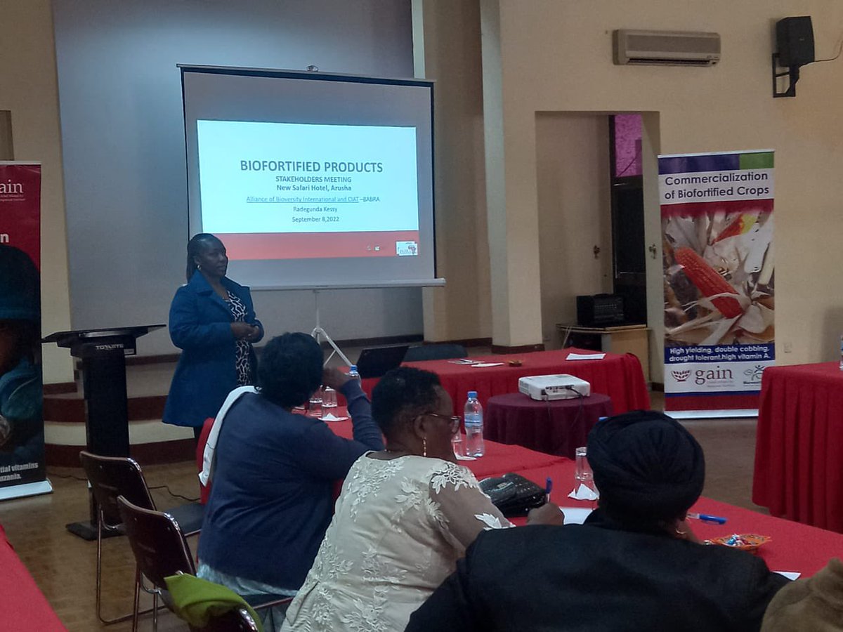 GAIN_TANZANIA's tweet photo. CBC team is in Arusha today training processors &amp; suppliers of Pro vitamin A maize products &amp; provide linkages to the farmers from Simanjiro and Hai. Additionally, financial institutions will train the SMES on various financial services opportunities available for them. https://t.co/hFLolwxrvE