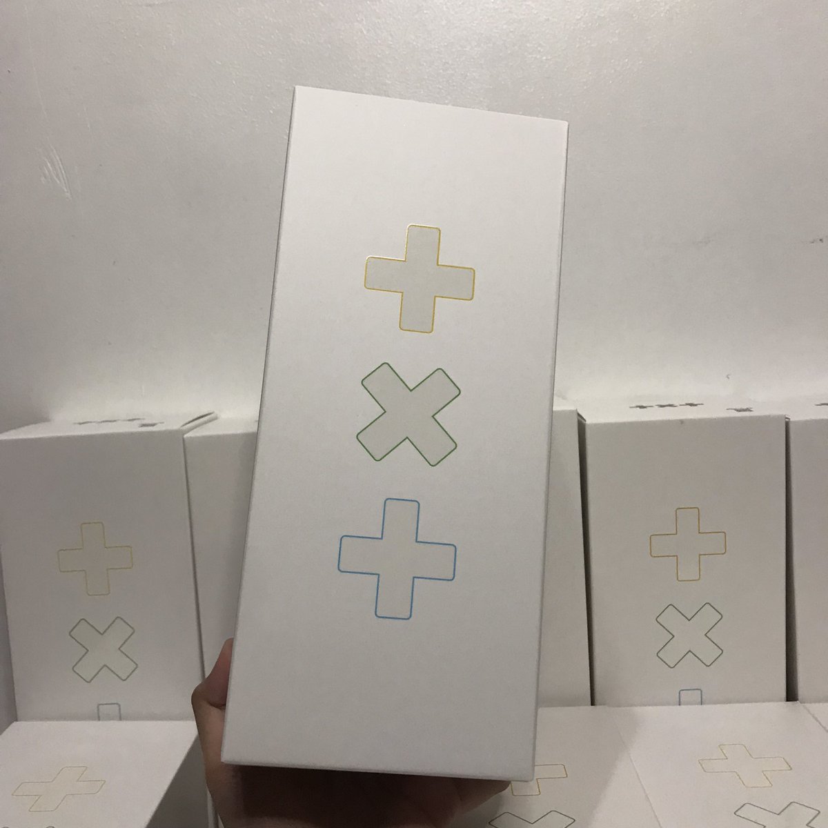 KMerchOutlet's tweet photo. 📣 #KMerchOutletUpdates

Manifesto albums (without pobs) and txt light sticks have already arrived at our ph address💗

Our box that has the Manifesto albums (w/ pobs) and bts proof albums are still in our old consol😢 still waiting for the next loading day https://t.co/pHGOu8QqHS
