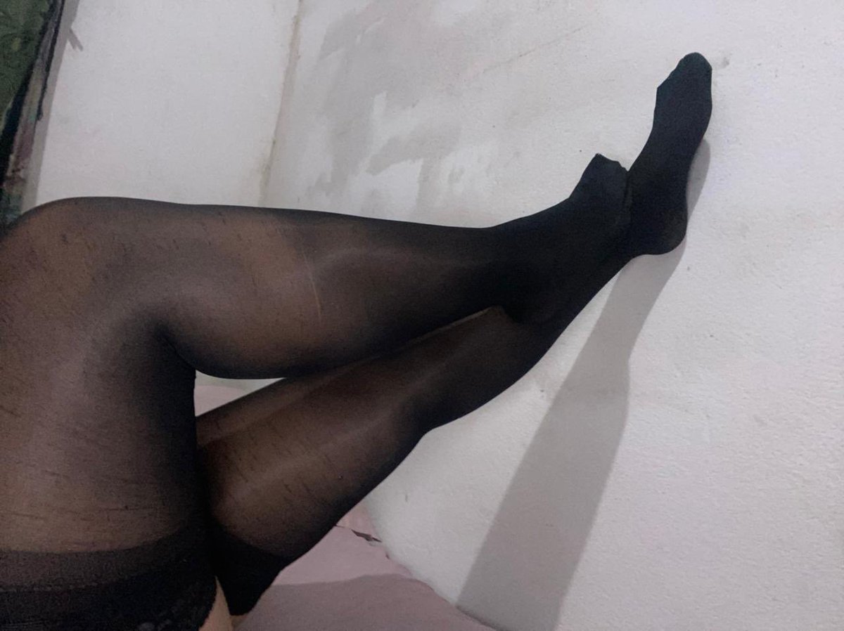 Alessstar69's tweet photo. Me urge un masajito 😏🔥

Quien se anima bebes ✨⭐️
#onlyfansgirl #piernotas https://t.co/7RokR9Gxf8