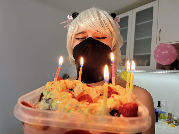 #HappyBirthday to me ❣️  Would you like to try my cake? 🎂 https://t.co/7B12r8QwgW<a href="/tag/happybirthday"class="tags">#HappyBirthday</a>