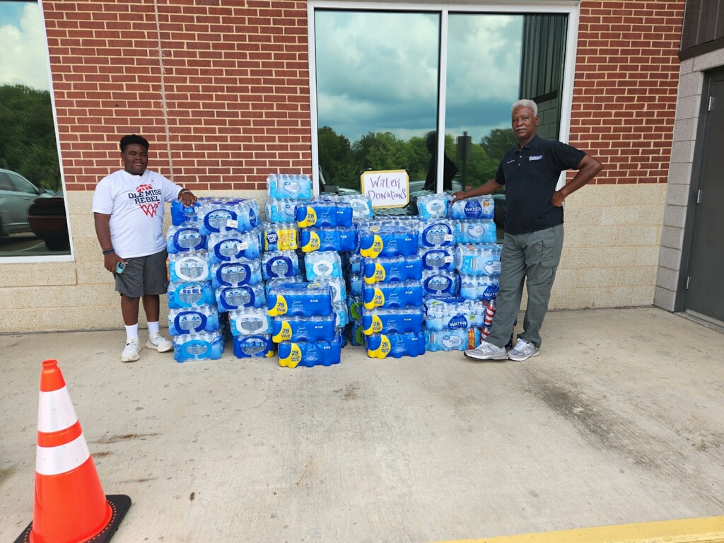 We want to thank everybody who contributed to our water drive over the weekend! 💙

We want to extend a special thank you to Sigma Nu Fraternity and their pledges for donating AND loading up all of the cases of water and taking them to Jackson! Great work, guys! #StrongerTogether