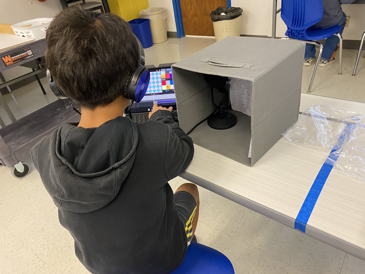 EmmettMichele's tweet photo. Great work 5th grade! Instant challenge creating a podcast about 5 pictures. Very creative stories! @Donald_ES #donaldstem #lisdgt https://t.co/pE08pmWz6Q
