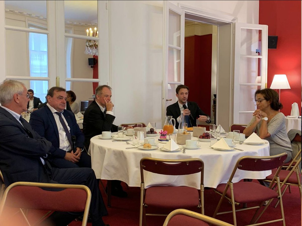 S_Mazars's tweet photo. 1. Petit-déjeuner ce matin organisé par mon collègue @JF_Rousset2 en présence de la @laFHF pr dresser un état des lieux de l'accès aux soins en 🇫🇷. Notre sys hospitalier est svt envié par nos voisins ms l'accès aux soins se dégrade &amp; nécessite rapidement une réponse d'ampleur https://t.co/zW6O1eR9tt