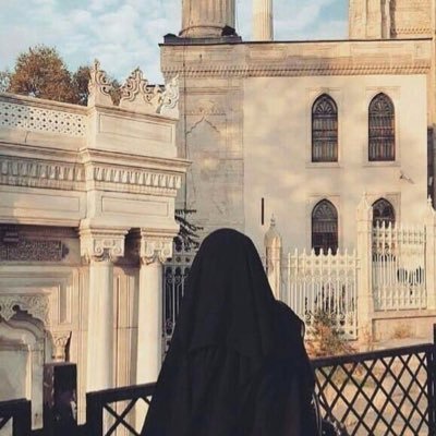 omhodayfa19's tweet photo. لم يقل اللّه للمرأة تحجبي، بل قال لا تبدي زينتك، لأن المرأة تعرف كيف تبدي زينتها حتّى وهي بالحجاب.
#احتشمي https://t.co/DgAgZa1uUb