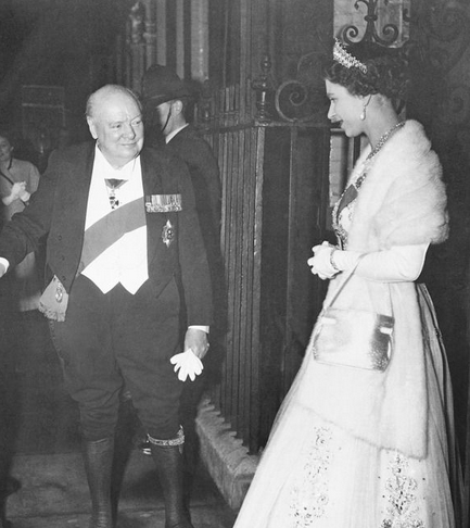 Adrian_Hilton's tweet photo. It's like she has always been here.
As constant as the northern star.
God save the Queen. https://t.co/NNV1ze4O7Y