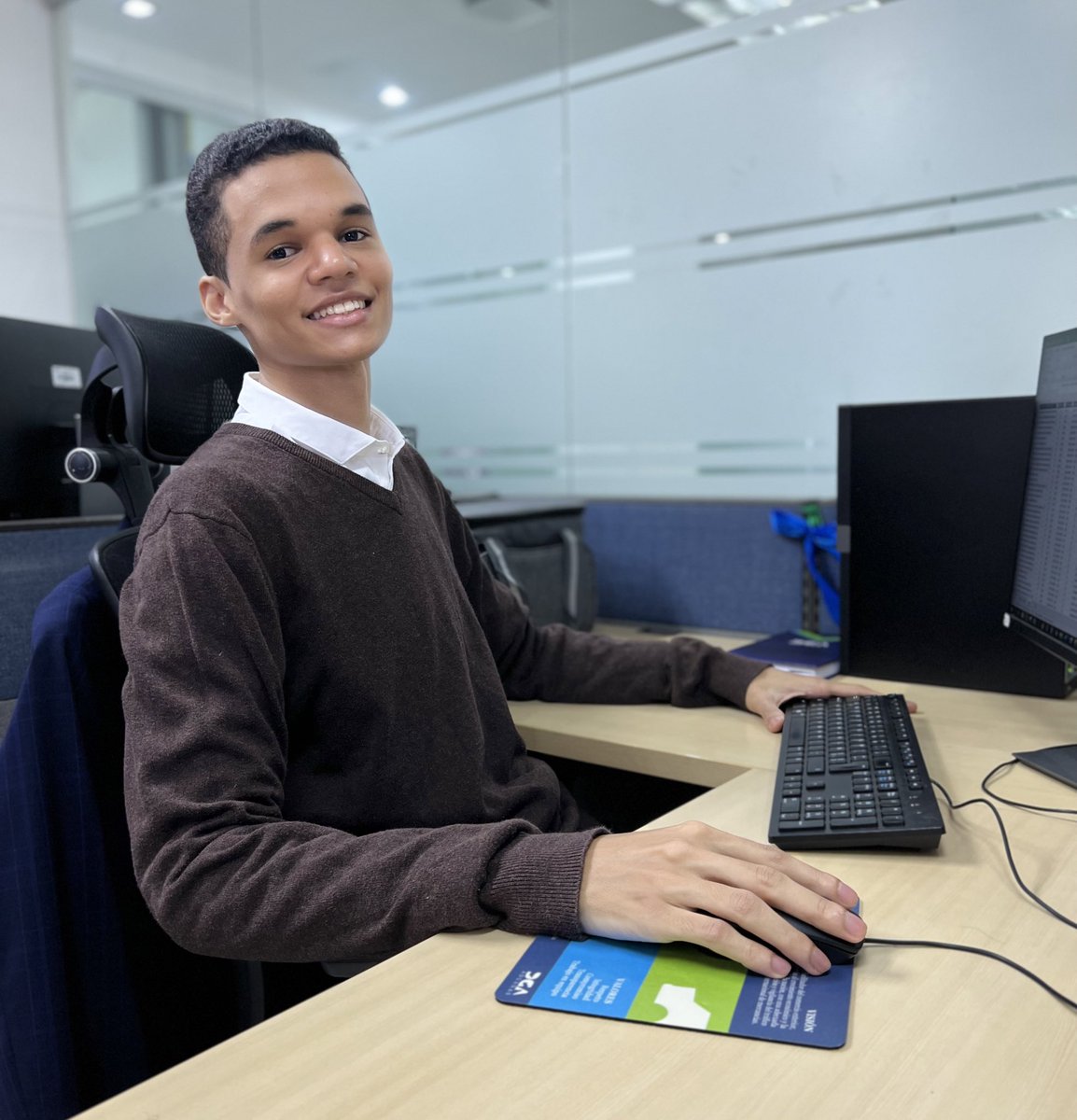 SanzLovaton's tweet image. Oriundo de Elías Piña, graduado con los más altos honores en la UASD, #1 de su promoción y egresado de nuestro programa de pasantía. El joven Yomar Bautista se incorpora hoy a nuestro equipo de trabajo, constituyendo un orgullo para la DGA y la juventud. @aduanard es oportunidad!