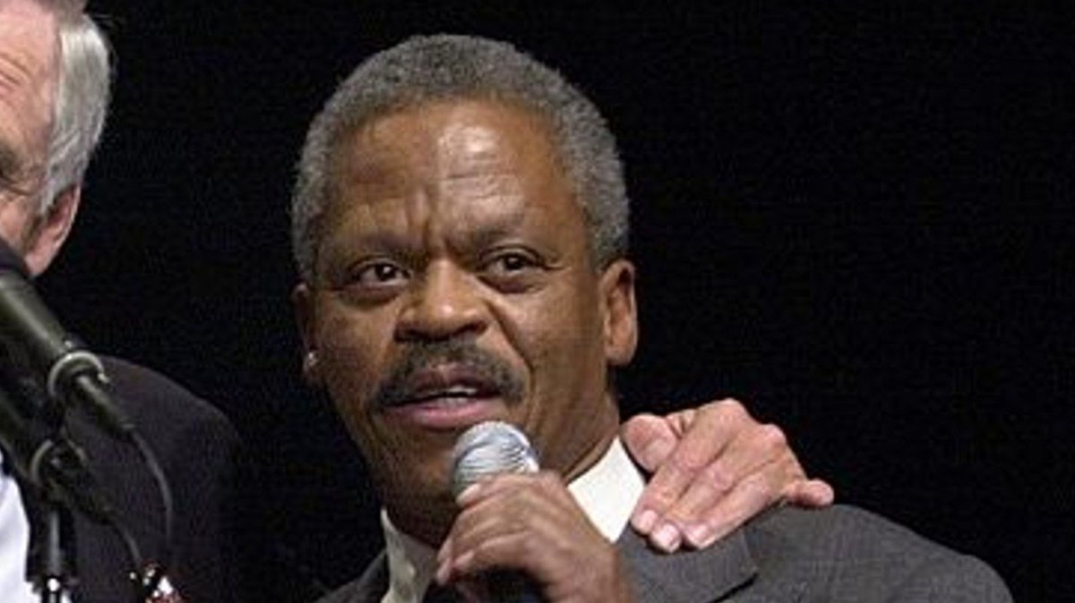 Longtime CNN anchor Bernard Shaw dead at 82 trib.al/Q1mF86m