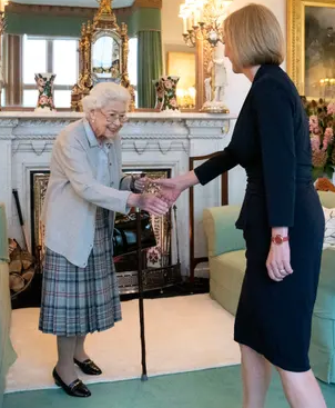 Adrian_Hilton's tweet photo. It's like she has always been here.
As constant as the northern star.
God save the Queen. https://t.co/NNV1ze4O7Y