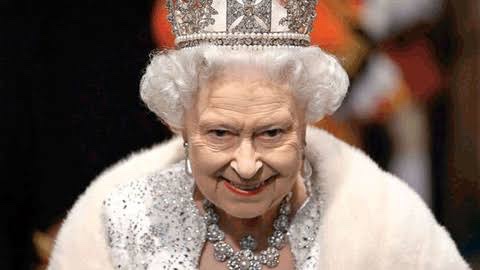 Geride bıraktığı sömürgecilik, zulüm, kan, gözyaşı. 
Bu sefer gidici zaar.
Hesap zamanı geldi mi ne🤔 

“London bridge has fallen down”😈