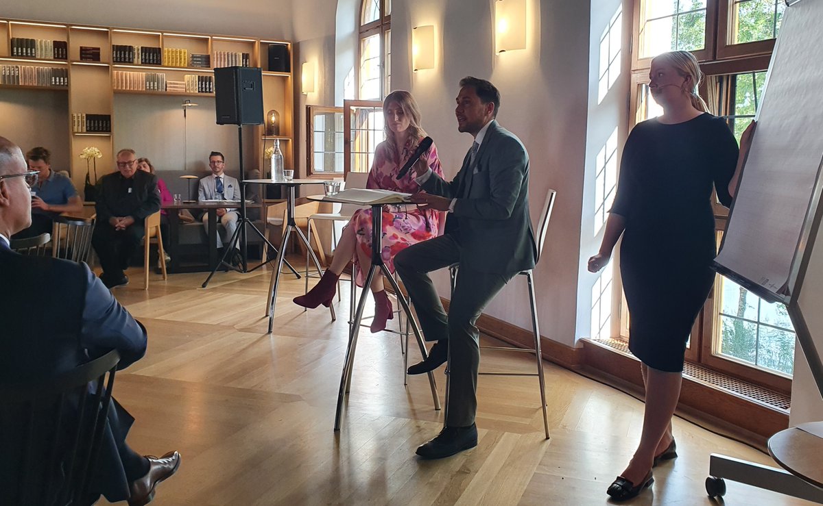 #IMK2022 Unser #Wachstums-Café fordert spannende Diskussionen und einen offenen #Dialog unserer Teilnehmerinnen und Teilnehmer geradezu heraus. Gemeinsam beschäftigen wir uns mit konkreten Fragestellungen aus dem Plenum und nutzen die individuellen Erfahrungen der Anwesenden.