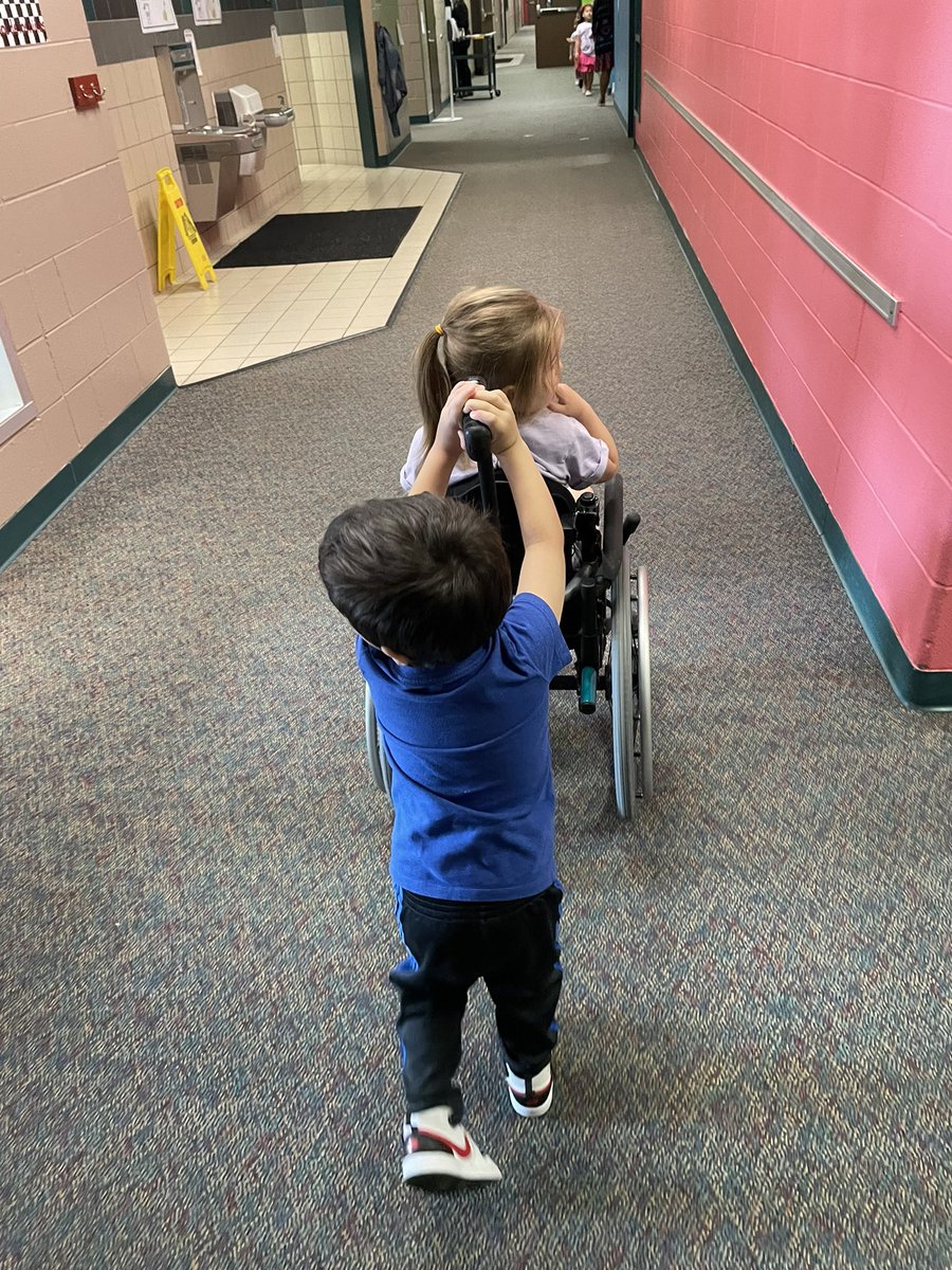 Becky_Hunt1's tweet photo. We love helping our friends in ECSE! @HumbleISD_PREK @HumbleISD_PLE @HumbleISD https://t.co/Nds1vRGHCT