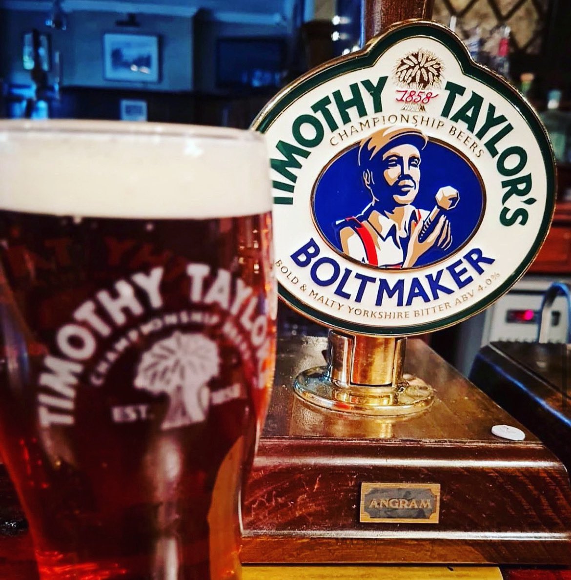 TheWrestlers's tweet photo. How about a nice pint of Boltmaker from @TimothyTaylors to make your Thursday ?🍺
•
•
•
#thewrestlers #thewrestlerspub #highgatepubs #boltmaker #timothytaylorsbrewery #realale #ale #highgate #pintofrealale #pint #beer https://t.co/XgdOW6cdnT