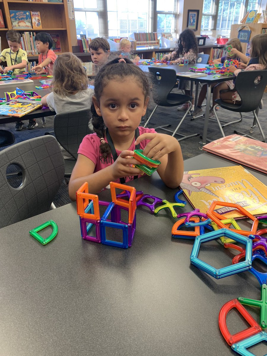W1LDCATSread's tweet photo. Our students loved building our own forts with the inspiration of one of our favorite books “Little Red Fort” @MaierBrenda @GunstreamFrisco @FISD_Libraries #FISDmadetoshine https://t.co/xPQ4IrEPNg