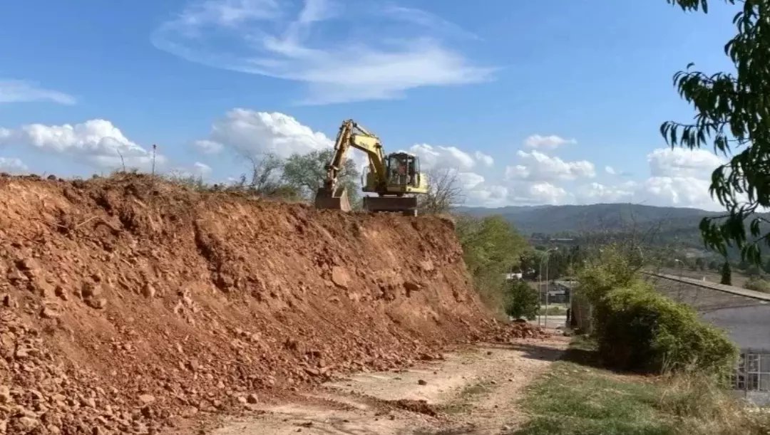 AjMoia's tweet photo. 🚧 Comencen les obres per finalitzar la urbanització del Sector II finca Cal Jo de #Moià.
ℹ️ Les obres consisteixen en perllongament c/Mercè Rodoreda i Avda. del Jo, amb l’objectiu de recepcionar aquest Sector en la seva totalitat, tot dotant-lo dels serveis bàsics. https://t.co/nWKU5VbC4l