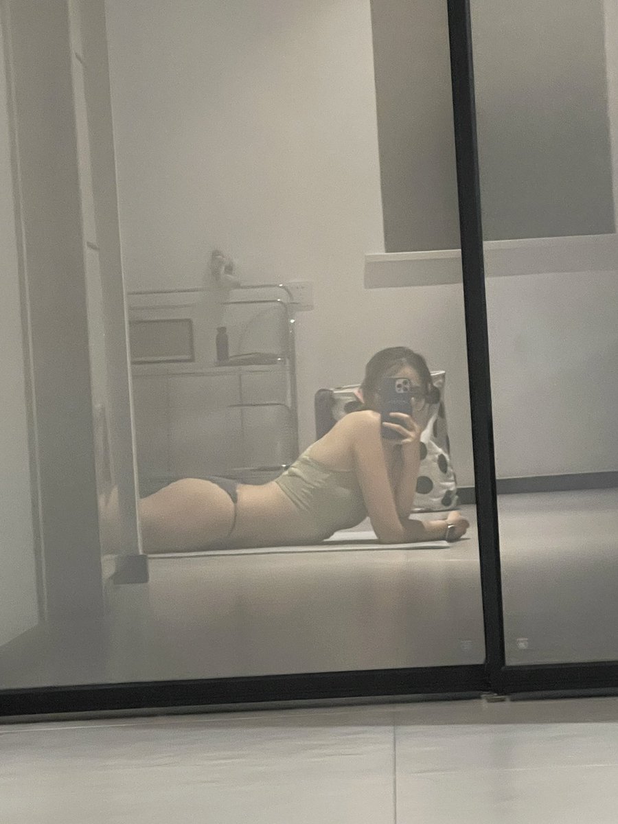 mrssnan's tweet photo. 非正经瑜伽🤫 https://t.co/0VGw1Ndhzy