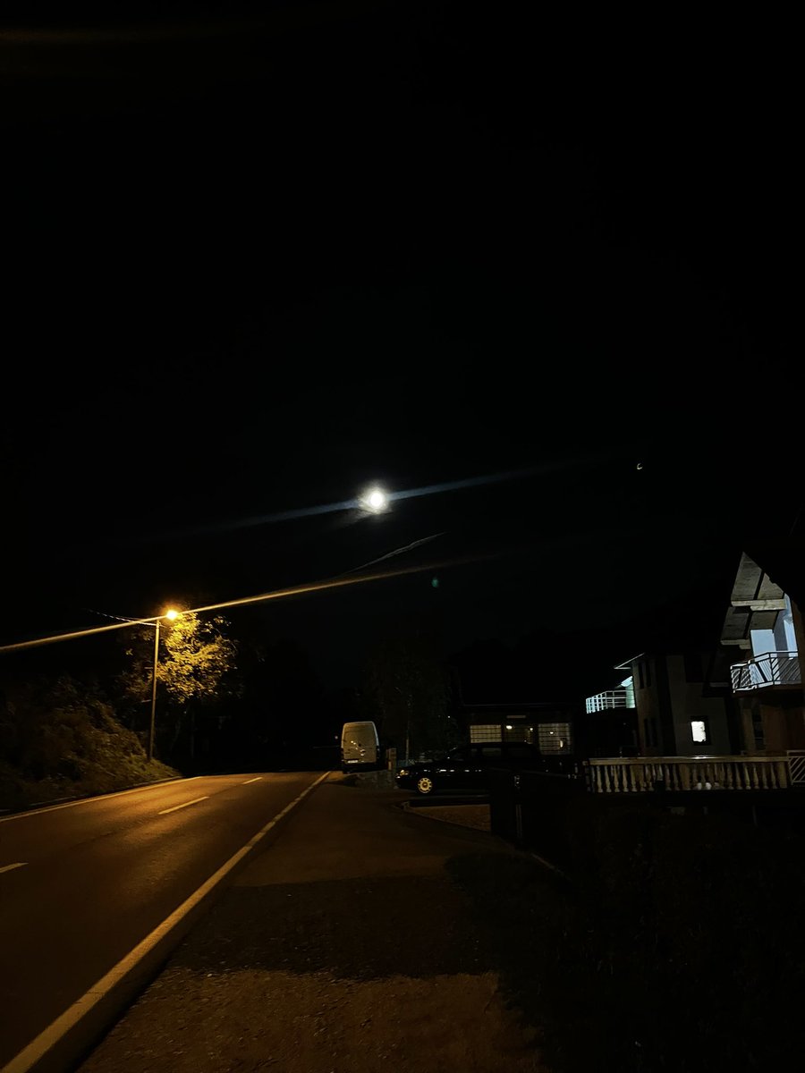 vedinmuj's tweet photo. kroz noc pun je grad ja ne vidim nikoga https://t.co/rP6r8lkYmG