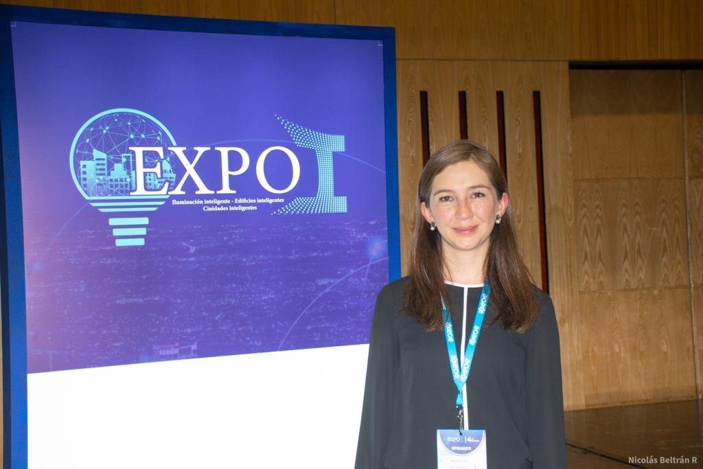 habitatbogota's tweet photo. Durante #Expoi, evento sobre calles inteligentes y conectadas, nuestra subdirectora @MpaulaSalcedo habló del trabajo del Distrito para modernizar las luminarias en Bogotá y su incidencia en el ahorro energético, la seguridad y la percepción del espacio público. 💡
🧵1/2
@Uaesp https://t.co/fbVUyAm0w6