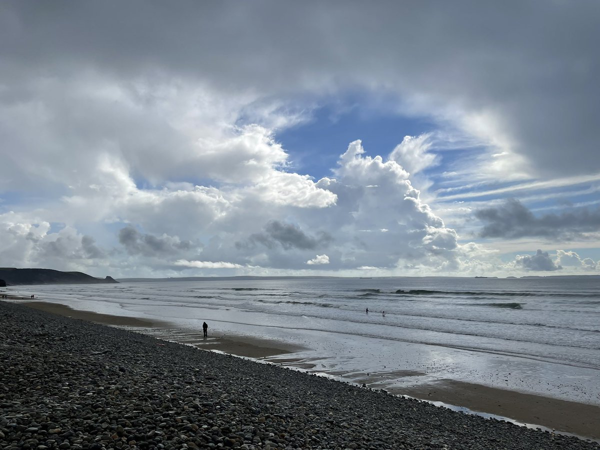hilarywetherell's tweet photo. Newgale #Pembs ♥️ https://t.co/keTUBbK8Va