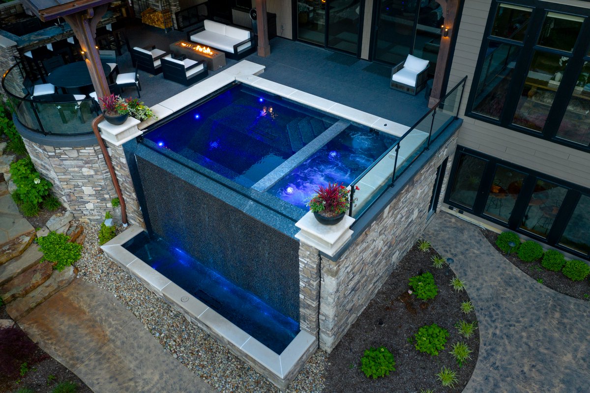 aquamagazine's tweet photo. The #PoolOfTheWeek showcases the 2021 #AwardsOfExcellence winners from the @ThePHTA.

This week won 🏆SILVER🏆 in the Competition Pools category. Pool by High-Tech Pools Inc. in North Olmsted, Ohio. https://t.co/XcyHmk5cJG