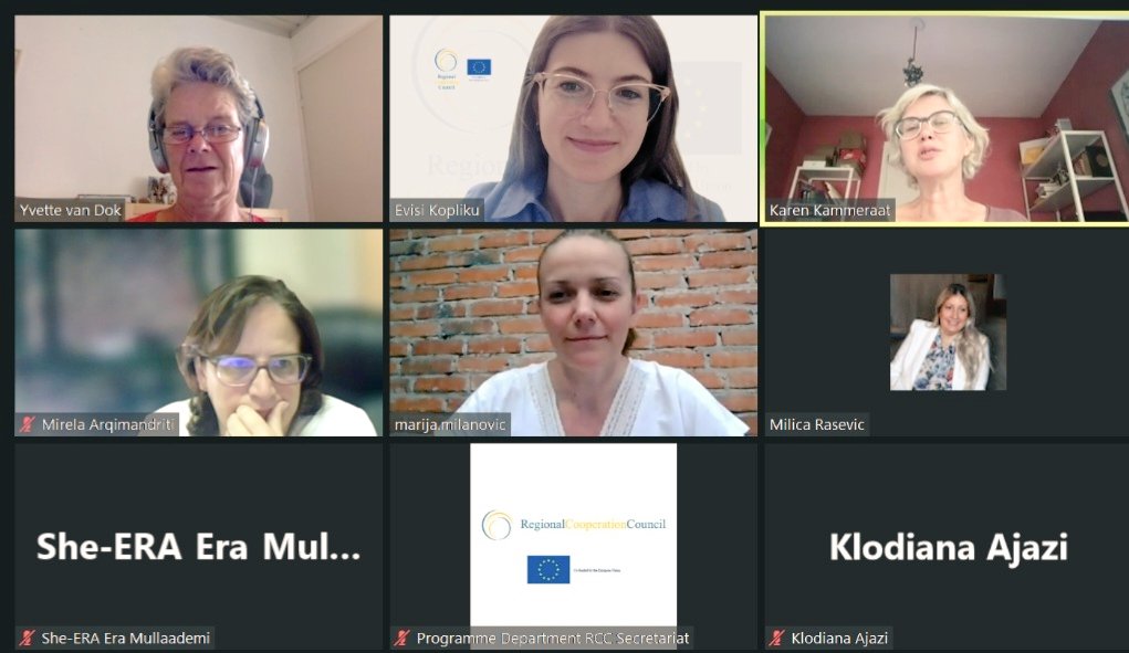 evisikopliku's tweet photo. #Mentorship sessions with the @rccint #RegionalNetwork of #WomeninEntrepreneurship continue
Great discussions on #Teamwork #talents #businessinnovation https://t.co/buPYfQnJH8