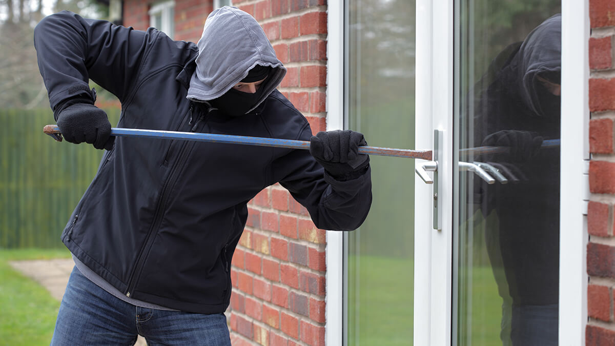 Experts say the most common time for burglaries is between 6:00 a.m. and 6:00 p.m. Secure your home with these seven tips!  bit.ly/2T7DkDc 

#franklininsurancellc
#cliffpetersinsurance