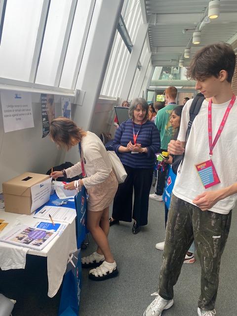 HWUAthenaSwan's tweet photo. So many conversations and pledges at the Watt Welcome Fair! Thanks to everyone who dropped by our stall to support the @WhiteRibbonScot campaign against gender-based violence, and have a chat about @ConsentCollectV π€
#HWWelcomeWeek #HWFreshers https://t.co/TTqEgaAndM