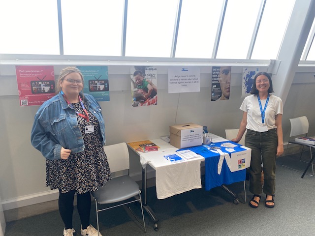 HWUAthenaSwan's tweet photo. So many conversations and pledges at the Watt Welcome Fair! Thanks to everyone who dropped by our stall to support the @WhiteRibbonScot campaign against gender-based violence, and have a chat about @ConsentCollectV π€
#HWWelcomeWeek #HWFreshers https://t.co/TTqEgaAndM