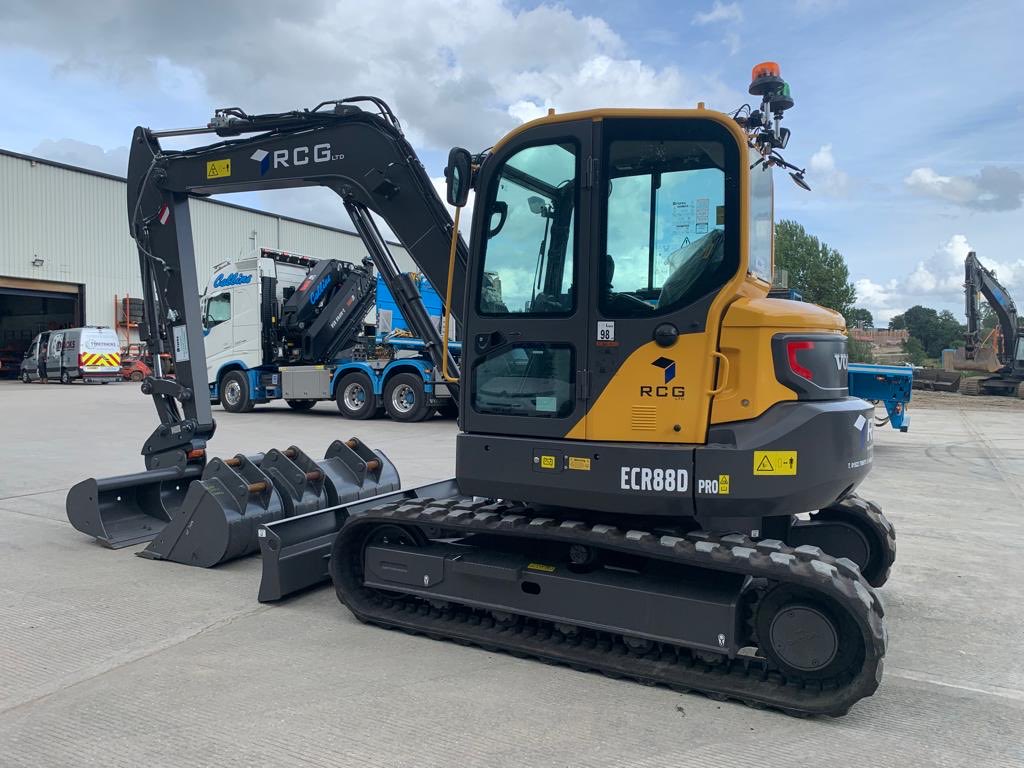 Another vehicle and item of plant added to the growing fleet to keep teams moving 👍🏻 ⁦@SMT_GB⁩