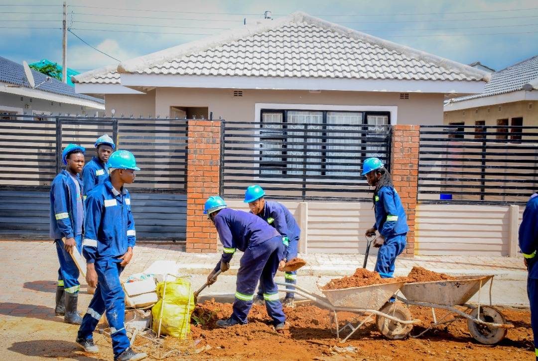 DelstanConstr's tweet photo. When you are in need of the #BestResults, #Guaranteed #CustomerSarisfaction and a keen #Expertmanship that will give a #ReturnOnInvestment. Count on Delstan to Deliver. https://t.co/oCFdnxoizA