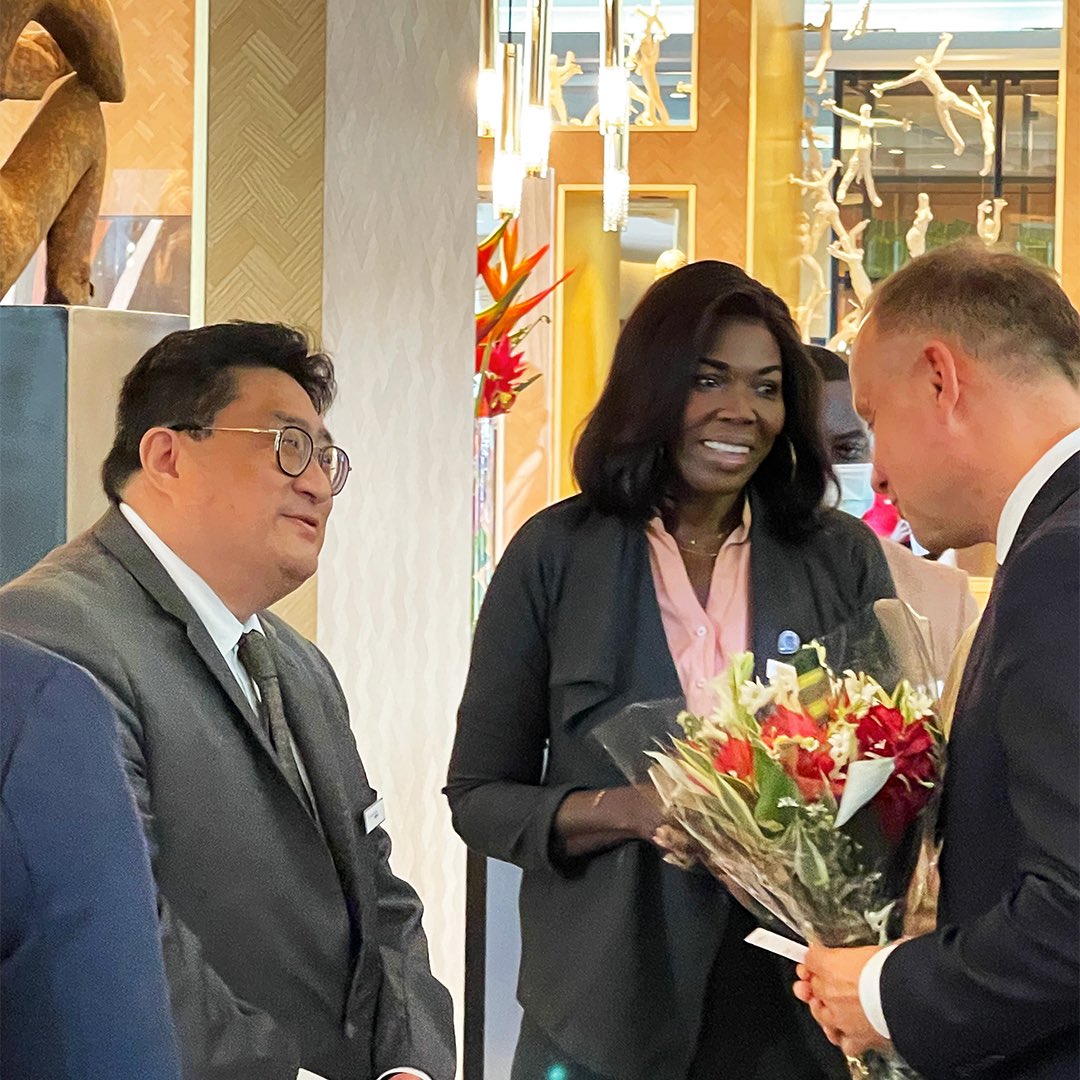 MovenpickAbj's tweet photo. Le Mövenpick Hotel Abidjan est heureux 🙂 et honoré 👑 d’avoir accueilli le Président de la République de Pologne 🇵🇱 Andrzej Duda à l’occasion de la première visite d’un Président Polonais en Côte d’Ivoire 🇨🇮.

#MovenpickHotelAbidjan
#movenpickhotel
#history https://t.co/0jnVid6Jg4