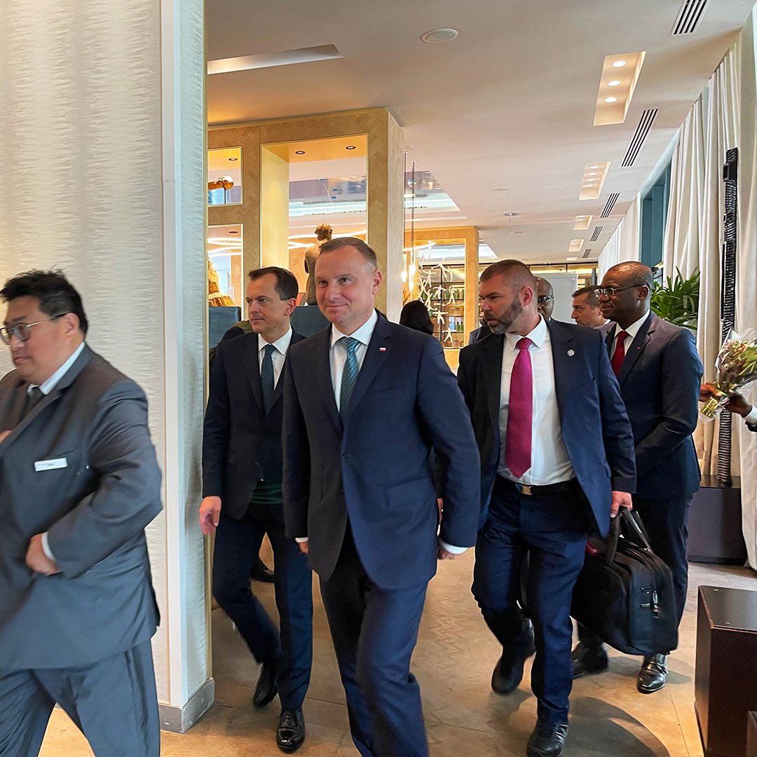 MovenpickAbj's tweet photo. Le Mövenpick Hotel Abidjan est heureux 🙂 et honoré 👑 d’avoir accueilli le Président de la République de Pologne 🇵🇱 Andrzej Duda à l’occasion de la première visite d’un Président Polonais en Côte d’Ivoire 🇨🇮.

#MovenpickHotelAbidjan
#movenpickhotel
#history https://t.co/0jnVid6Jg4
