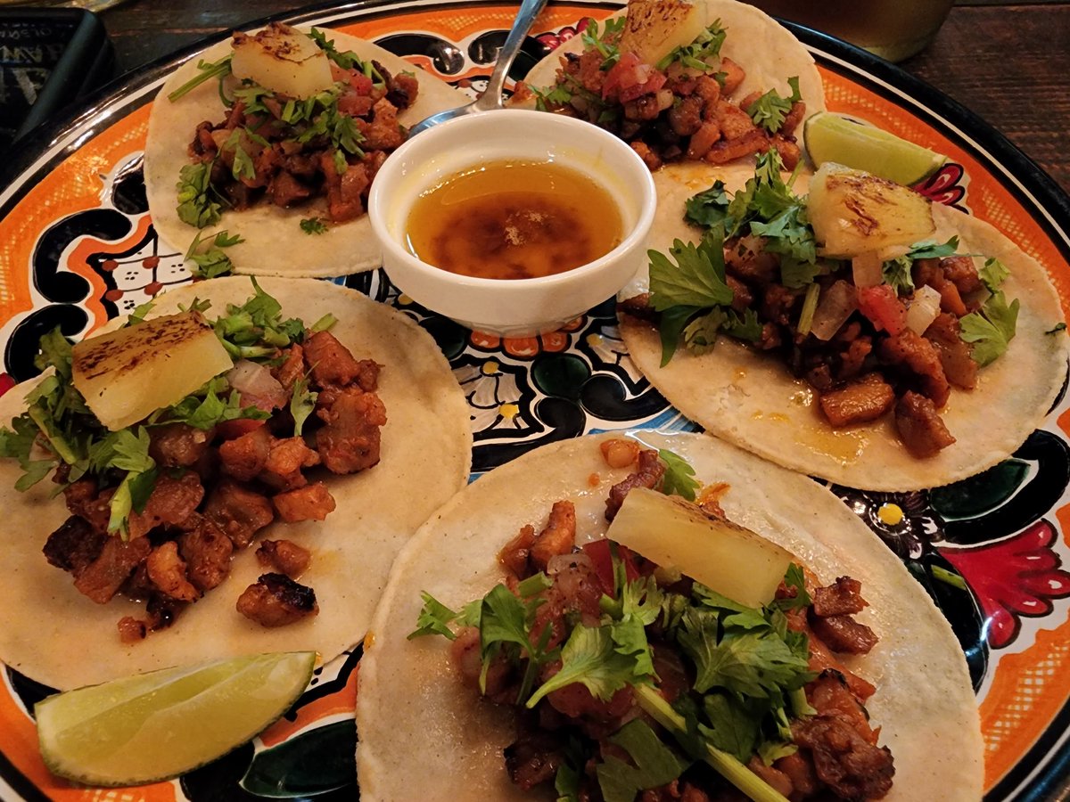 lifelongdev's tweet image. On the recommendation of M from @show_tiku_bai, I went to a Mexican restaurant in Japan @CasaDeSarasa. The owner is @DJSARASA. Food is really good and the spot is dope.