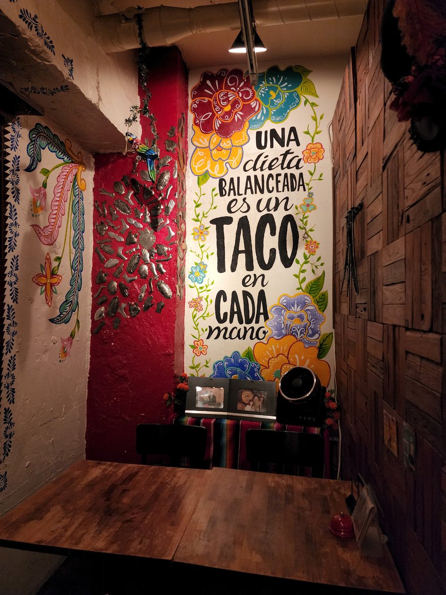 lifelongdev's tweet image. On the recommendation of M from @show_tiku_bai, I went to a Mexican restaurant in Japan @CasaDeSarasa. The owner is @DJSARASA. Food is really good and the spot is dope.