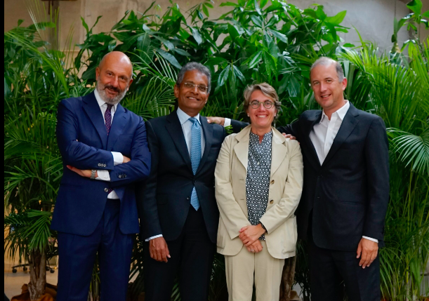 formichenews's tweet photo. Alverà, Padmanathan, Pasini e Vitali presentano #zhero. Le foto

https://t.co/BEbnvvEQdg https://t.co/IJp4bsDxrC