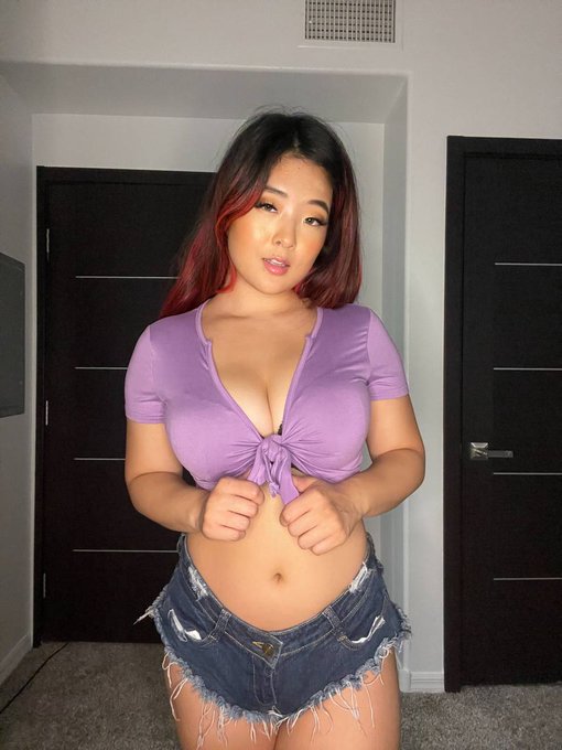 Just trying to get your attention so you can go follow my new twitter @SexyThangYang1 😇 https://t.co