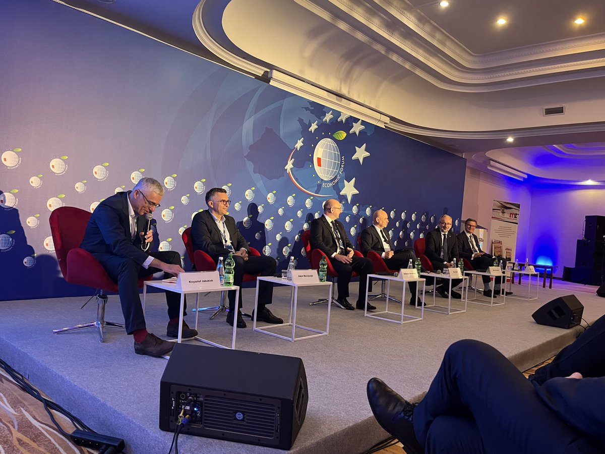 SzczurekZelazko's tweet photo. #Karpacz #ForumEkonomiczne #ForumZdrowia
Panel „Jakość w chronie zdrowia kluczem do bezpieczeństwa pacjenta” z udziałem @MZ_GOV_PL @NFZ_GOV_PL @RzecznikPrawPacjenta https://t.co/S4TGfxOTMY