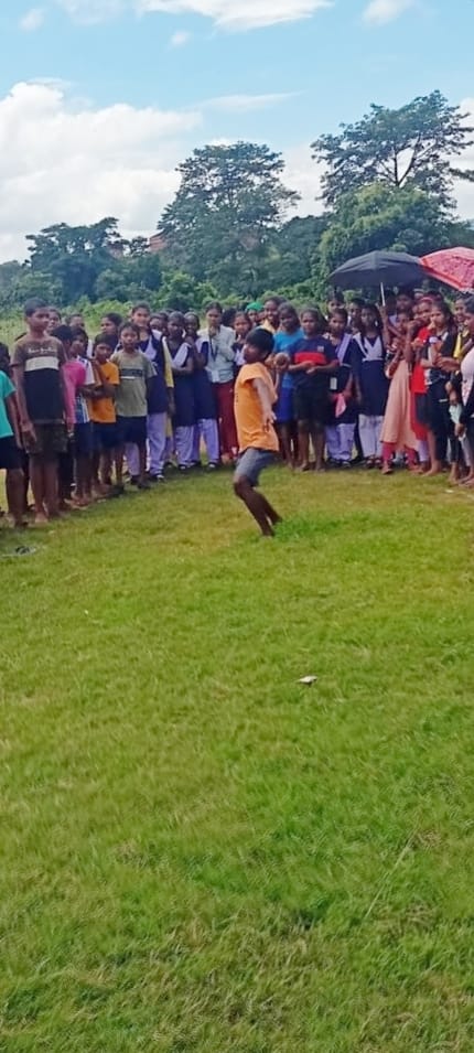 scstdevdept's tweet photo. Shot Put Competition at Govt. #stscdevelopment High School #Matkambeda.
#Athletics #Competition 

@scstdevdept @GuhaIas @saraka_fan @SecyChief https://t.co/U1BmuMIQTM