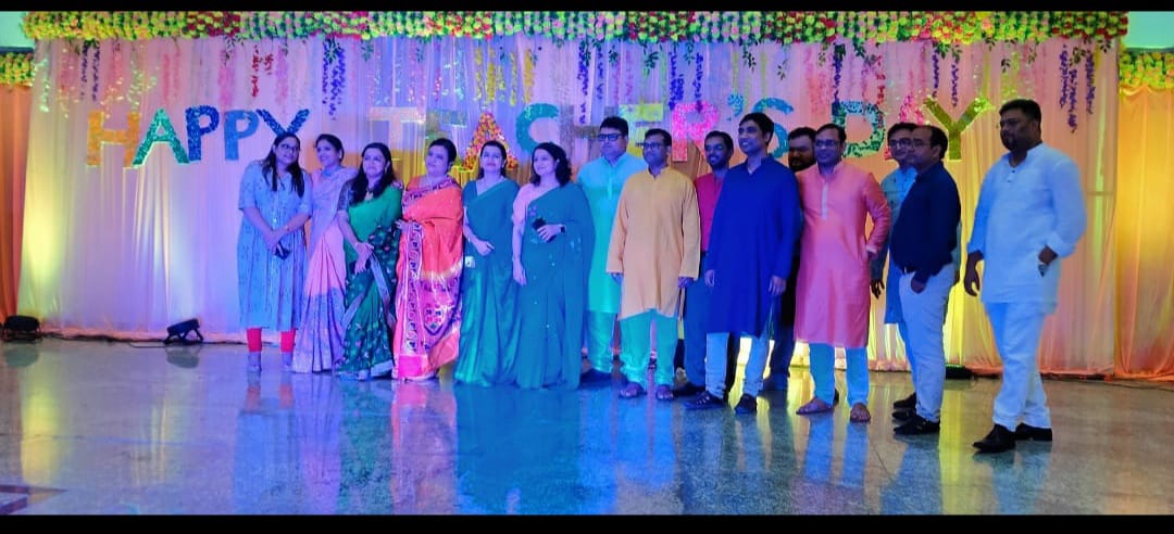 asmcbasti's tweet photo. Teacher's day celebration at @asmcbasti @MeUPGovt #UPDGME https://t.co/aPyO8rDn2c