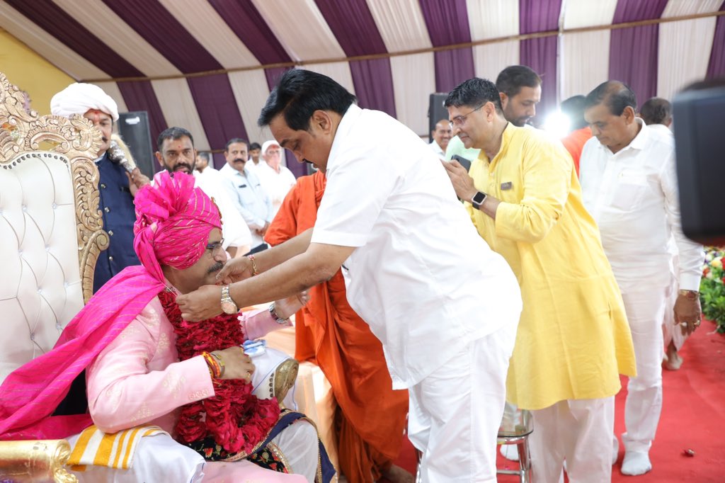 CRPaatil's tweet photo. ગતરોજ અમરેલી મુકામે શ્રી ધર્મકુળ આશ્રિત સત્સંગ સમાજ અને શ્રી લક્ષ્મીનારાયણદેવ યુવક મંડળ દ્વારા આયોજિત "ત્રિવેણી મહોત્સવ" માં ઉપસ્થિત રહેવાનો અવસર મળ્યો. પ.પૂ. ૧૦૮ ભાવિ આચાર્યશ્રી નૃગેન્દ્રપ્રસાદજી મહારાજજીનાં આશીર્વાદ પ્રાપ્ત થયા. https://t.co/JgkhWwYQhD