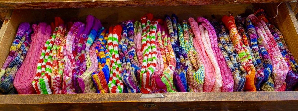 LindaPDIB's tweet photo. A sample of what you'll find @ #PinkDaysInBloom's 10th annual holiday sale of lovely things, #SocksInTheCity2022, Sun, Nov 6 (10-4) GlenDenning Golf Club! Come fill yer boots w/gorgeous socks/caps/ mitts & lots more! $3 admission Support #DaffodilPlace #OneNightStandAgainstCancer https://t.co/IRzis0S2ai