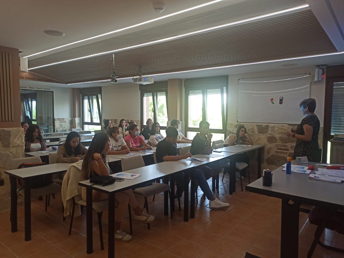 Humanizar_es's tweet photo. Comenzamos el curso de #FormaciónProfesional en @Humanizar
.
"Técnico en Atención a Personas en Situación de #Dependencia" y "Técnico en #CuidadosAuxiliares de #Enfermería" 
.
¡Inauguramos todas nuestras aulas!

#formaciónhumanizada  

https://t.co/OZoavJsL23 https://t.co/dcnl6jWJyy