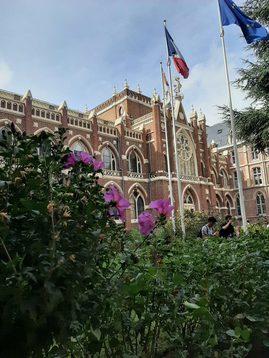 Thank you <a href="/UACES/">UACES</a> <a href="/UACESgf/">UACES Graduate Forum</a> for another fantastic #UACES2022 conference. 👏 The last 3 years taught us not to take these for granted. Thank you <a href="/emlinne/">Emily Linnemann</a> <a href="/MARLATRON/">Emma Marlow</a> @Usherwood for organising it, as well as <a href="/espol/">ESPOL</a> and lovely Lille for hosting us! See you all next year in Belfast.