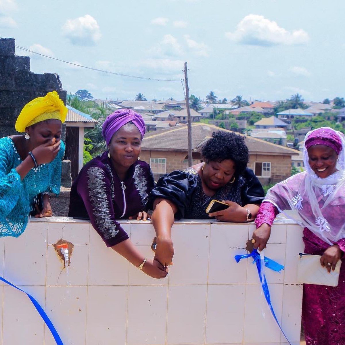 AzeezAmidaFDN's tweet photo. This project is expected to contribute up to 4.3million litres of clean water per annum to a local community where the cost of filling up a 25-litre container is over N50.  

The Azeez Amida Foundation is committed to driving social impact across the rural communities in Nigeria. https://t.co/S1Uam5NOWm