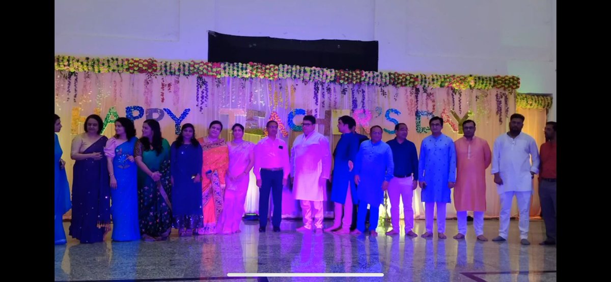 asmcbasti's tweet photo. Teacher's day celebration at @asmcbasti @MeUPGovt #UPDGME https://t.co/aPyO8rDn2c
