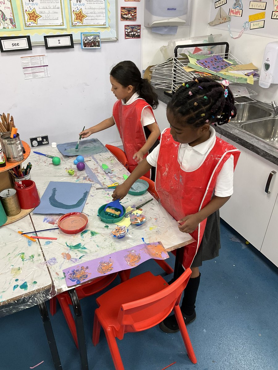 MrsClarkeKMPA's tweet photo. Class 5 have been learning to share and take turns with each other during provision this week. We have been learning all about responsibility and taking responsibility for things. #responsibility #characterweek #makingnewfriends @kestrelmead @MrsVanmaliKMPA https://t.co/oHMcLBAl8F