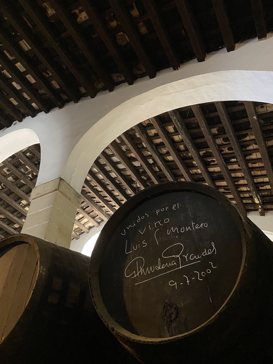 rtroyano's tweet photo. De visita en @Gonzalez_Byass #Jerez… Maravilllarse ante esta firma. Bellísima y eterna declaración de amor ♥️ #AlmudenaGrandes @lgm_com #vino #sherrymaster https://t.co/Z7sl0IzY8G
