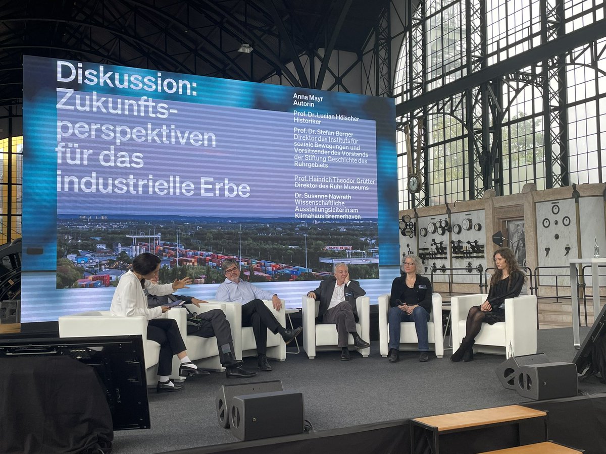 Endlich mal eine Podiumsdiskussion mit Schmackes! Respektvoll - und gegen die Verklärung der Vergangenheit. Danke, <a href="/annaxmayr/">Anna Mayr</a>,
danke Stefan Berger, danke Theo Grütter. @rvr_ruhr #industriekultur #Klimakrise
