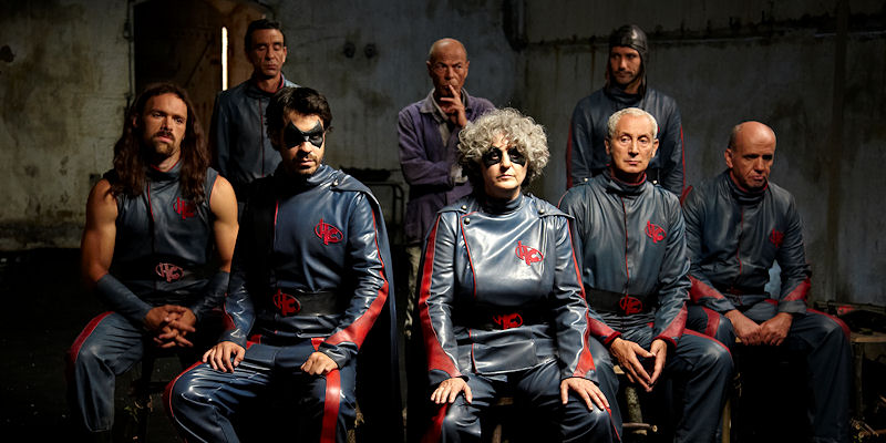 PrimeVideoFR's tweet photo. WAZ- euh, PINAGEEEEE ! 
Hero Corp Saison 1- Saison 5, c'est disponible. https://t.co/bDBhSJUjgo